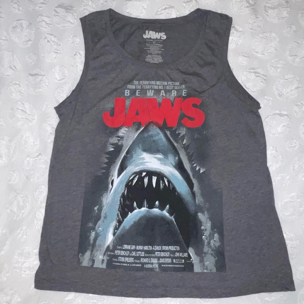 💕Bundle 3 for $20 Jaws women’s XL Graphic Tank Top
